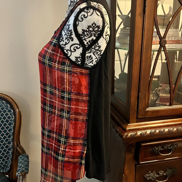 Plaid sleeveless shell, size medium by Express - Picture 2 of 4